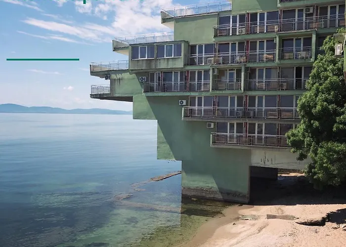 Pomorie Sun ساني بيتش